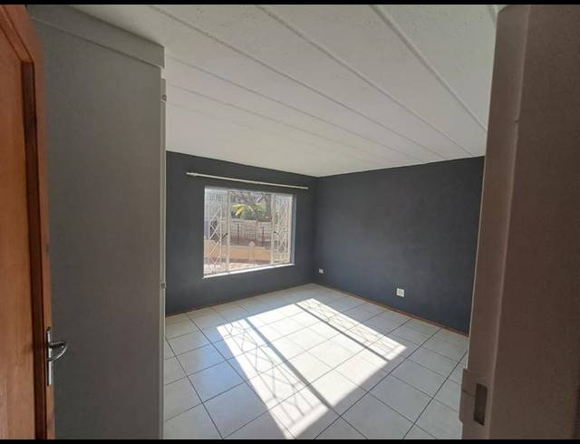 2 BEDROOM PROPERTY TO RENT IN HELDERKRUIN